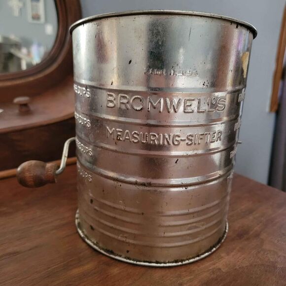 Vintage Bromwell's 5 Cup Flour sifter - Picture 1 of 6